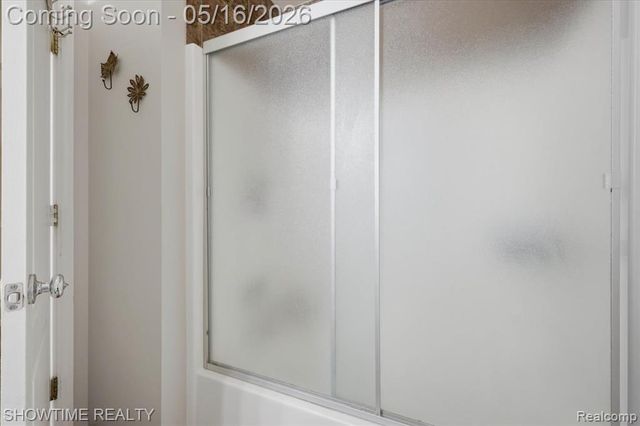 1311 Waverly Drive, White Lake, MI 48386