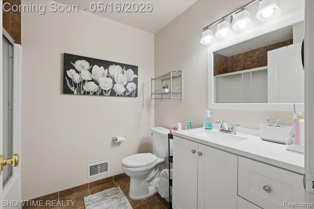 1311 Waverly Drive, White Lake, MI 48386