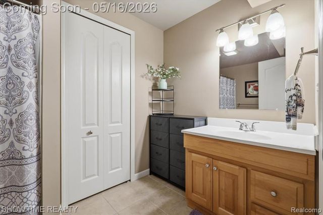 1311 Waverly Drive, White Lake, MI 48386
