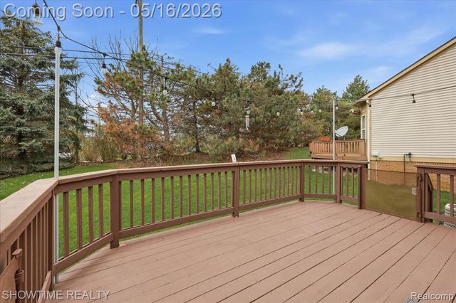 1311 Waverly Drive, White Lake, MI 48386