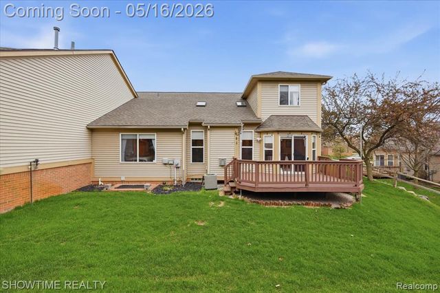 1311 Waverly Drive, White Lake, MI 48386