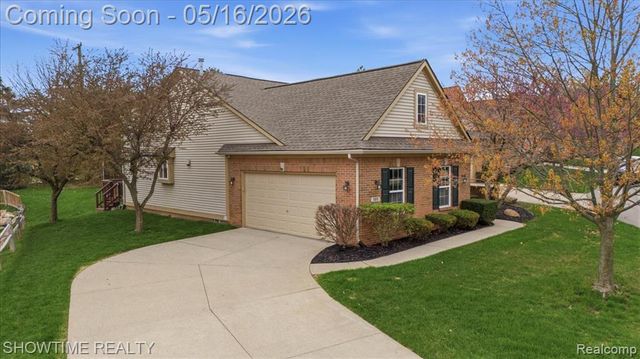1311 Waverly Drive, White Lake, MI 48386