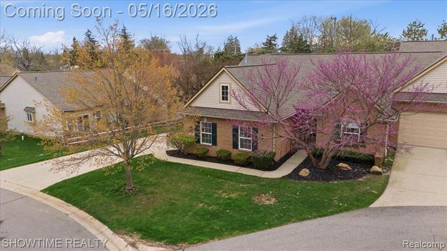 1311 Waverly Drive, White Lake, MI 48386