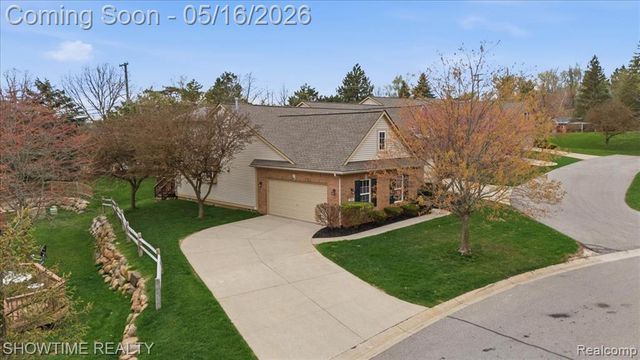 1311 Waverly Drive, White Lake, MI 48386