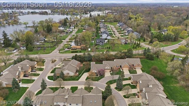 1311 Waverly Drive, White Lake, MI 48386
