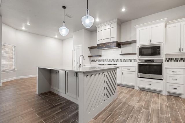 717 N 7th Street, Wolfforth, TX 79382