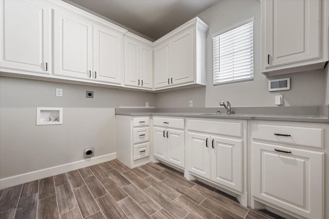 717 N 7th Street, Wolfforth, TX 79382