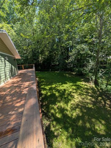 522 Brandon Road, Black Mountain, NC 28711