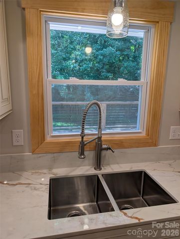 522 Brandon Road, Black Mountain, NC 28711