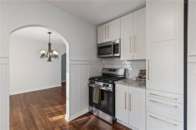 4919 N Troost Avenue, Kansas City, MO 64118