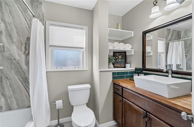 4919 N Troost Avenue, Kansas City, MO 64118