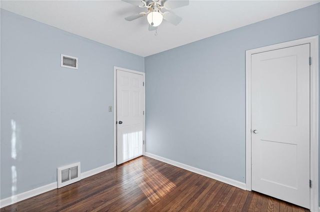 4919 N Troost Avenue, Kansas City, MO 64118