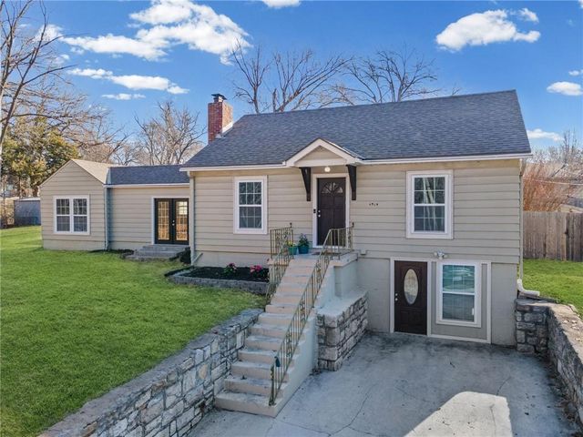 4919 N Troost Avenue, Kansas City, MO 64118