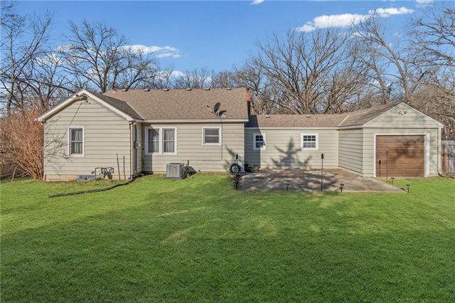 4919 N Troost Avenue, Kansas City, MO 64118