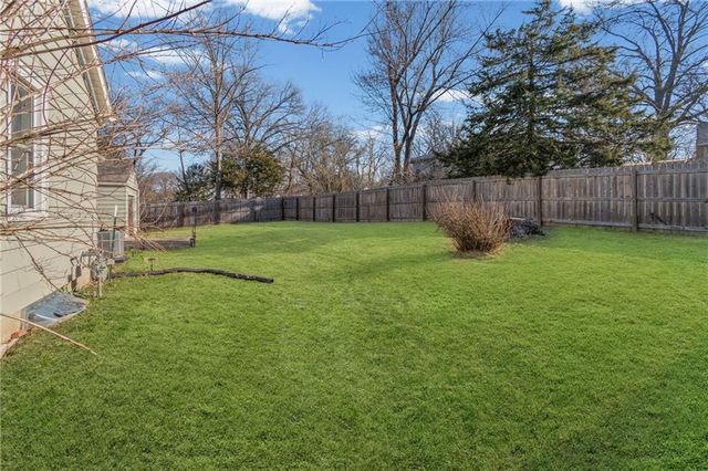 4919 N Troost Avenue, Kansas City, MO 64118