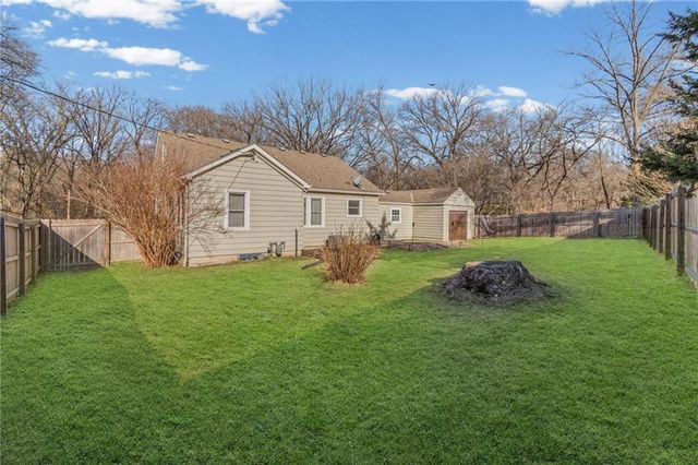 4919 N Troost Avenue, Kansas City, MO 64118