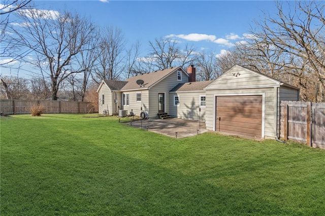 4919 N Troost Avenue, Kansas City, MO 64118