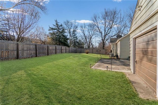 4919 N Troost Avenue, Kansas City, MO 64118