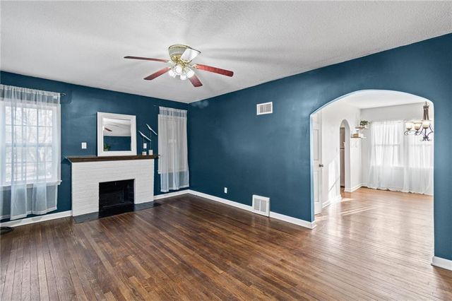 4919 N Troost Avenue, Kansas City, MO 64118