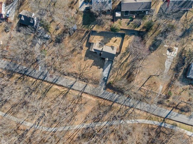 4919 N Troost Avenue, Kansas City, MO 64118