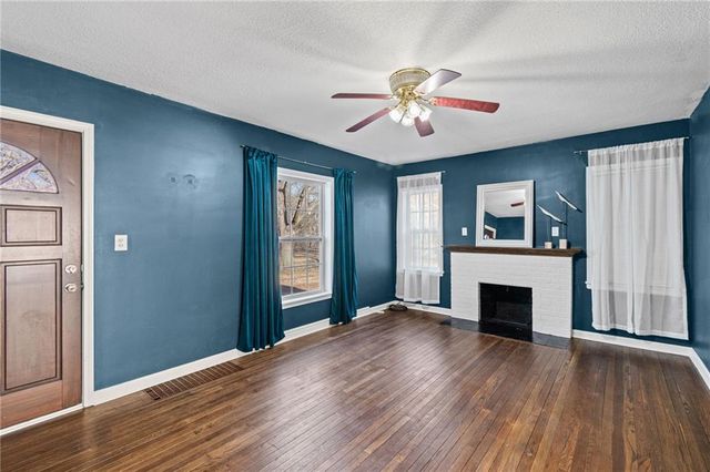 4919 N Troost Avenue, Kansas City, MO 64118