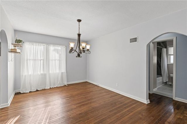 4919 N Troost Avenue, Kansas City, MO 64118