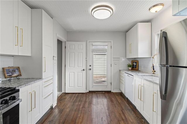 4919 N Troost Avenue, Kansas City, MO 64118