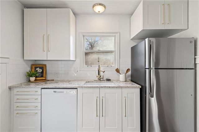 4919 N Troost Avenue, Kansas City, MO 64118