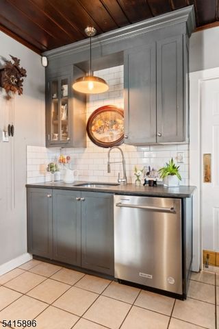 20 Belvidere Ave, Oxford Twp., NJ 07863