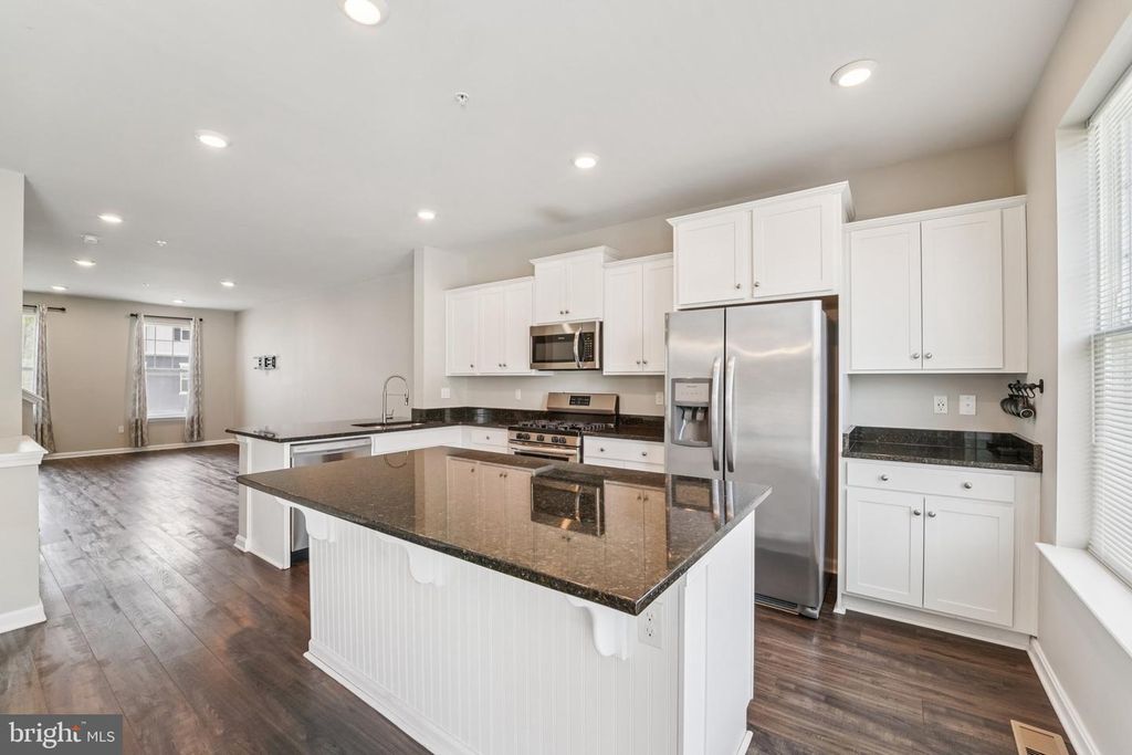 2070 HINSHAW DR, Odenton, MD 21113