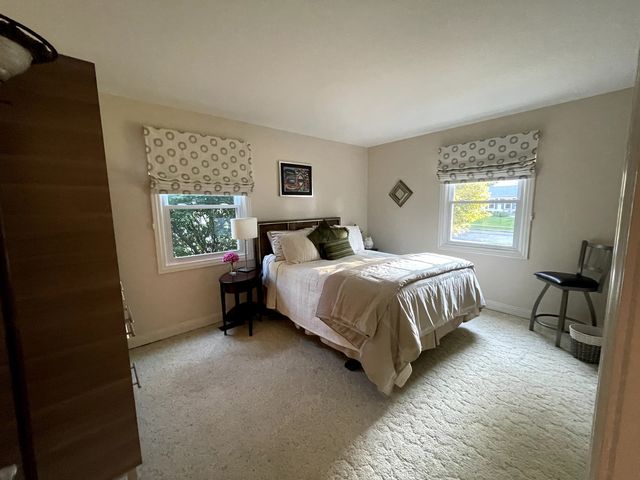 1233 Allison Lane, Schaumburg, IL 60194
