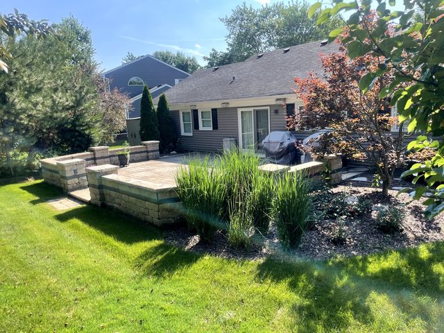 1233 Allison Lane, Schaumburg, IL 60194