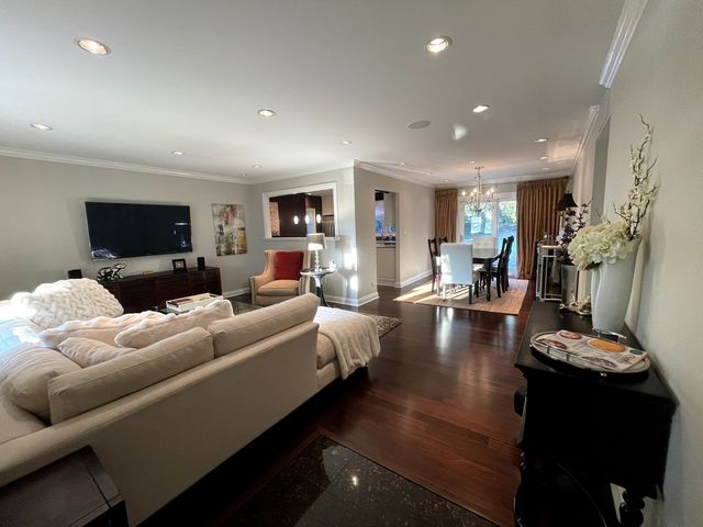 1233 Allison Lane, Schaumburg, IL 60194
