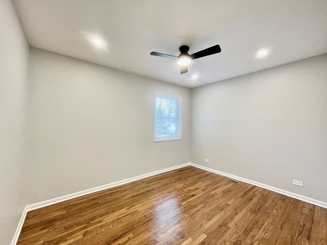 15 Bradley Lane, Hoffman Estates, IL 60169