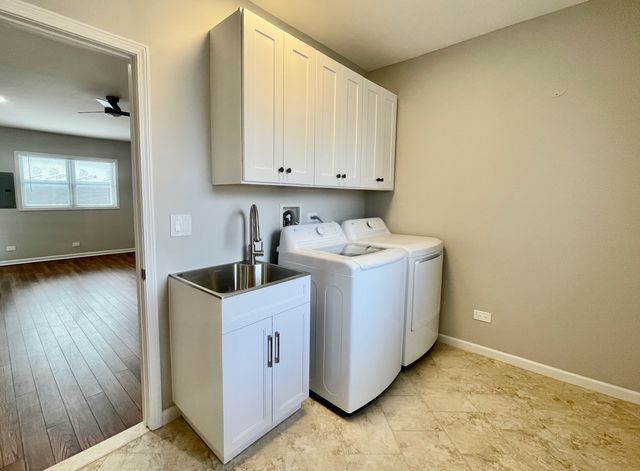 15 Bradley Lane, Hoffman Estates, IL 60169