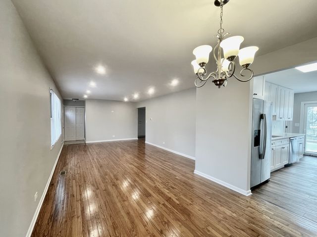 15 Bradley Lane, Hoffman Estates, IL 60169