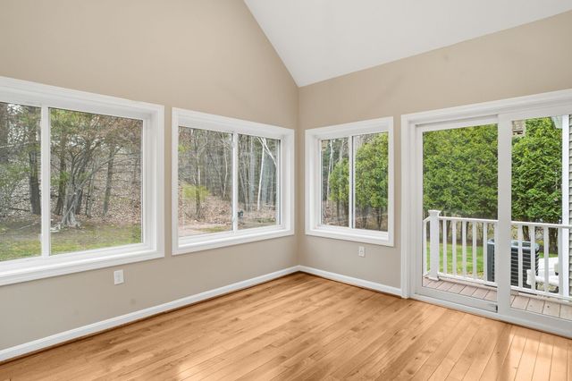 46 Cherrywood Drive, Nashua, NH 03062