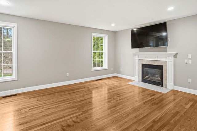 46 Cherrywood Drive, Nashua, NH 03062