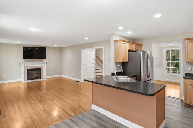 46 Cherrywood Drive, Nashua, NH 03062