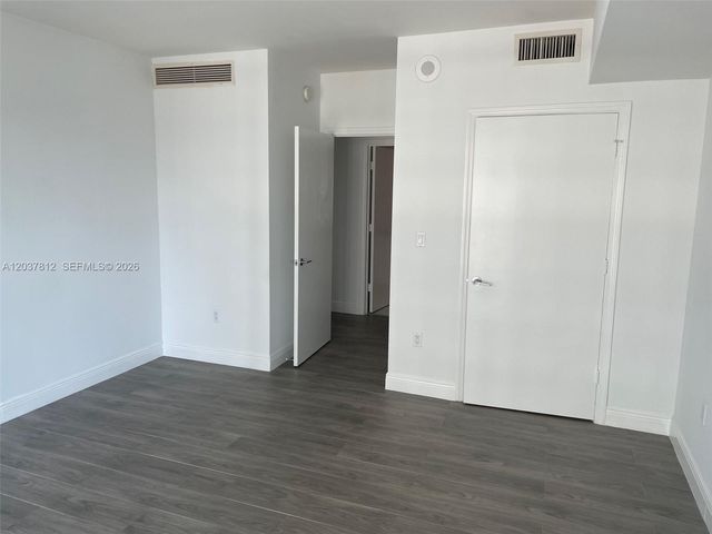 500 Brickell Avenue 1906, Miami, FL 33131