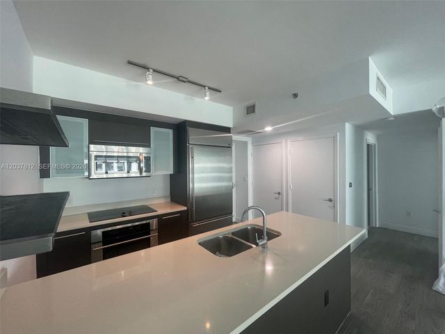 500 Brickell Avenue 1906, Miami, FL 33131