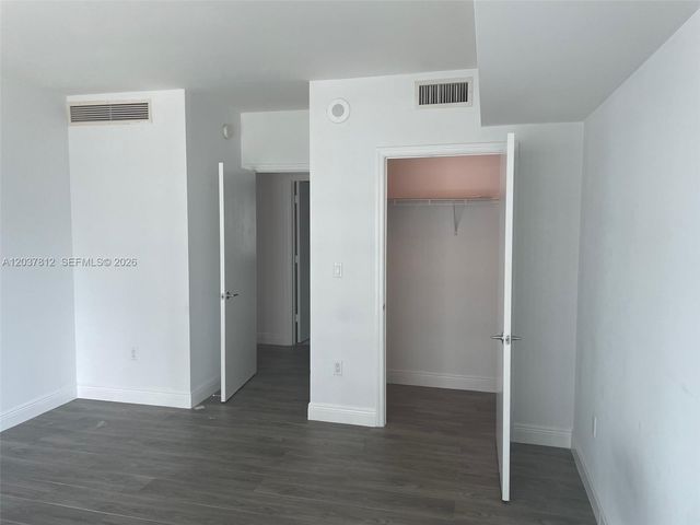 500 Brickell Avenue 1906, Miami, FL 33131