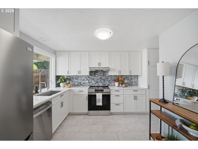 3465 STRATHMORE Pl, Eugene, OR 97405