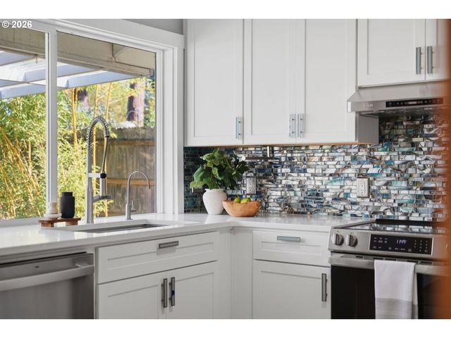 3465 STRATHMORE Pl, Eugene, OR 97405