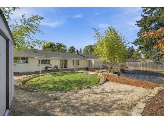 3465 STRATHMORE Pl, Eugene, OR 97405