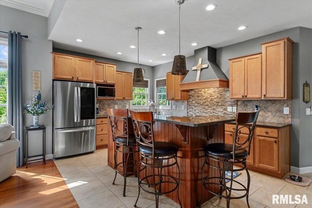 310 BOULDER CREEK Drive, Chatham, IL 62629