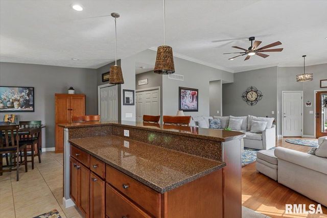 310 BOULDER CREEK Drive, Chatham, IL 62629