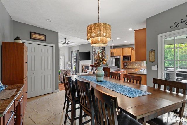 310 BOULDER CREEK Drive, Chatham, IL 62629