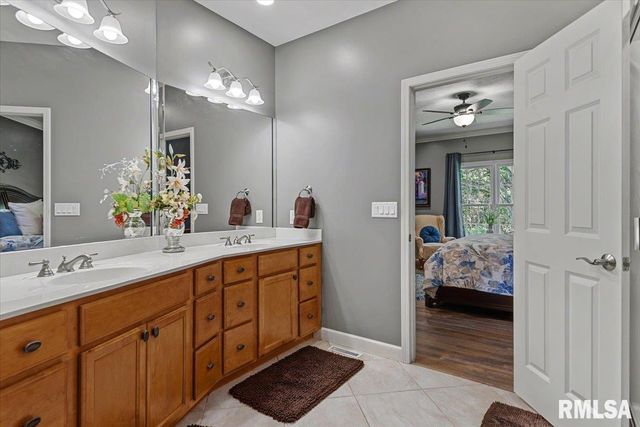 310 BOULDER CREEK Drive, Chatham, IL 62629