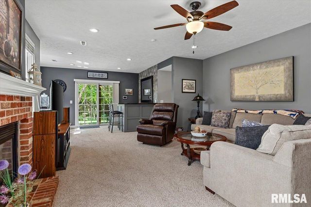 310 BOULDER CREEK Drive, Chatham, IL 62629